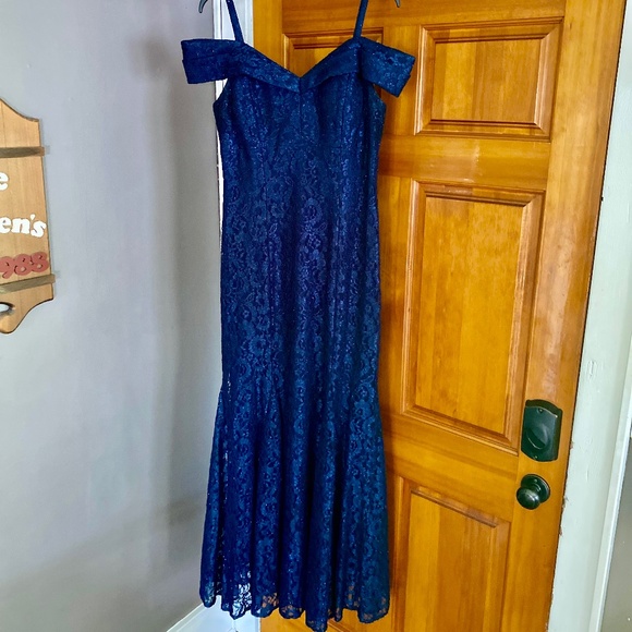 Evening Gown - Picture 7 of 9